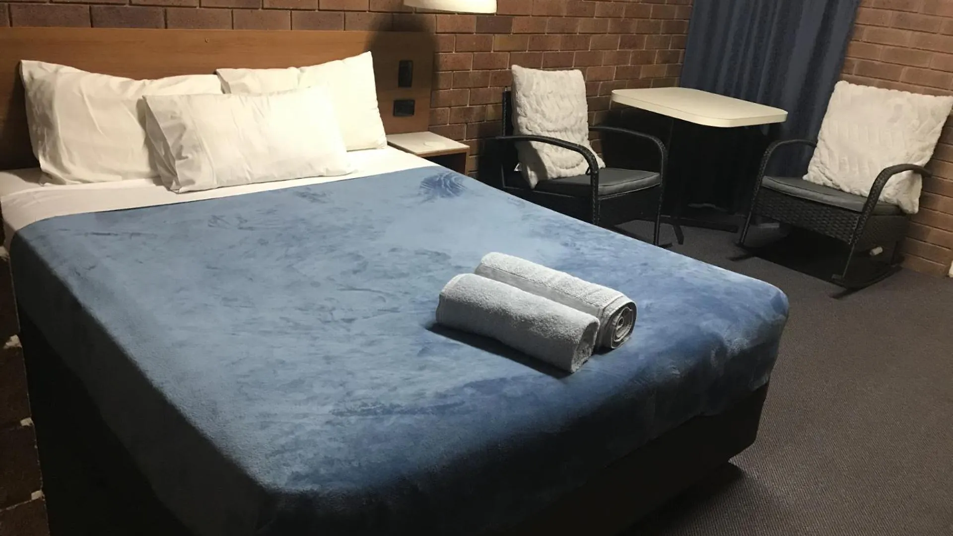 *** Motel Golden West Motor Inn Miles Australia